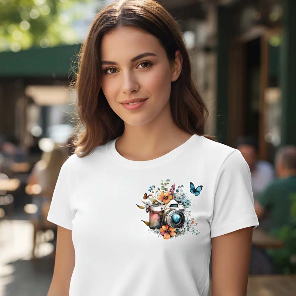 Remera modal mujer estampada cámara con flores manga corta